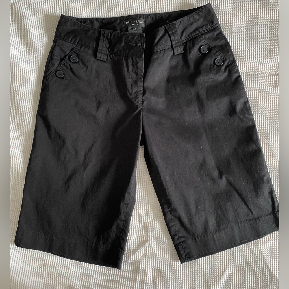 Black Bermuda Peddle Pushers Naval inspired Della Spiga shorts. Size 8.